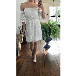 Lace Detail Dress w/ attached sleeves